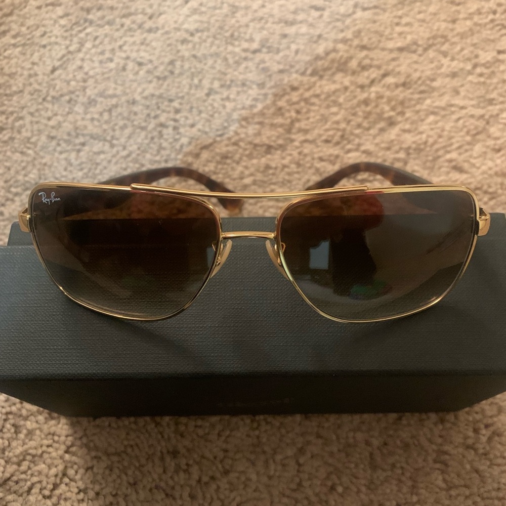 Men’s/Women’s Ray-Ban. Beautiful. Gold rim;light brown lens; tortoiseshell arms